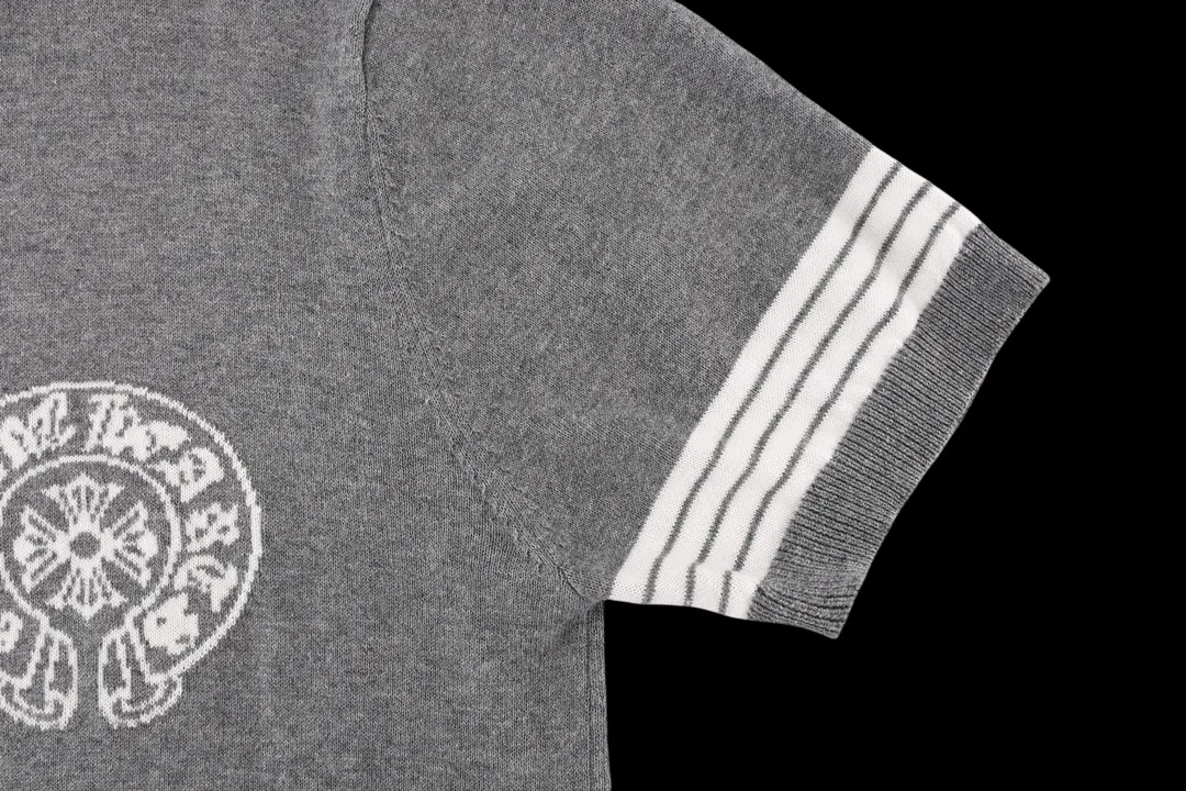 🅿️250 new models are on the market 25Fw320G heavy knitted lapel short-sleeved high-end [CH Crow Heart] front and rear panels with jacquard, short T for couples, high-end simple style that you will never get tired of, high-end temperament wear, perfect detail processing 💯 Classic Logo logo on the upper body is super good-looking, same style for men and women Size: XS S M L